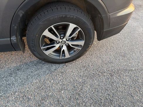 Used 2018 Toyota RAV4 XLE image 13