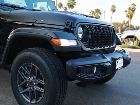 New 2026 Jeep Gladiator Sport image 7