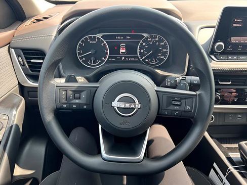 Used 2023 Nissan Rogue S image 10