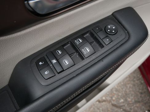 Certified 2023 Chrysler Voyager LX FWD image 21
