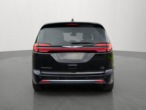 Used 2025 Chrysler Pacifica Select FWD image 6