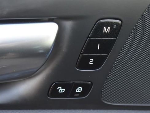 Used 2022 Volvo S60 B5 Momentum w/ Premium Package image 21