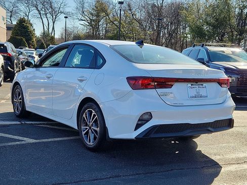 Used 2022 Kia Forte LXS w/ LXS Technology Package image 4