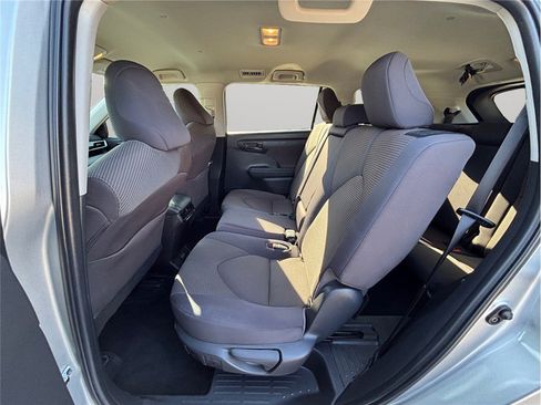 Used 2022 Toyota Highlander LE image 31