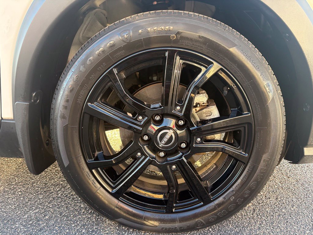 Used 2023 Nissan Kicks SR w/ SR Premium Package FWD image 9
