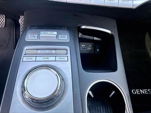 Used 2023 Genesis GV70 2.5T w/ Advanced Package AWD/4WD image 24