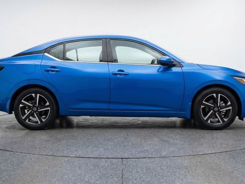 Used 2025 Nissan Sentra SV FWD image 9