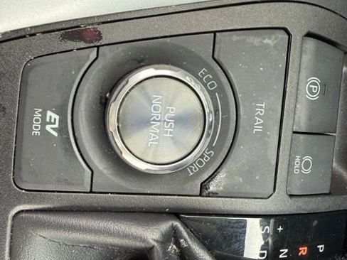 Used 2023 Toyota RAV4 XSE AWD/4WD image 16