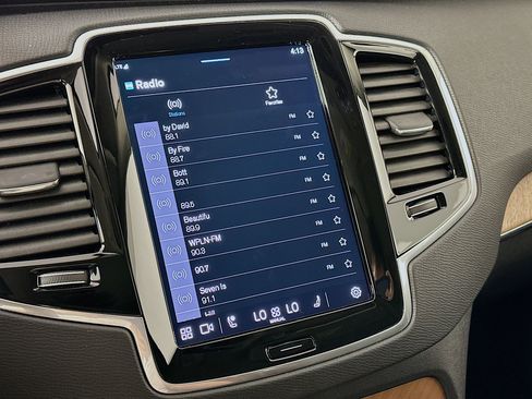 Used 2023 Volvo XC90 B6 Plus image 19