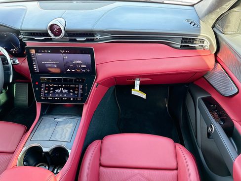 New 2025 Maserati Grecale Modena image 18