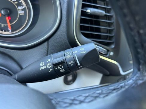 Used 2021 Jeep Cherokee Latitude Plus FWD image 47