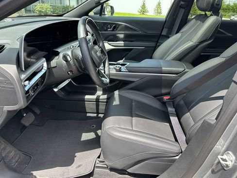 Used 2024 Cadillac Lyriq Luxury AWD/4WD image 22