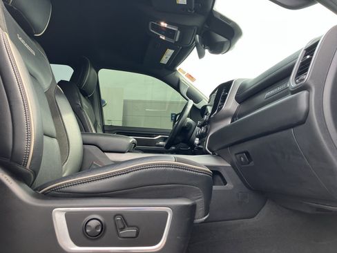 Used 2022 RAM 1500 Laramie AWD/4WD image 40