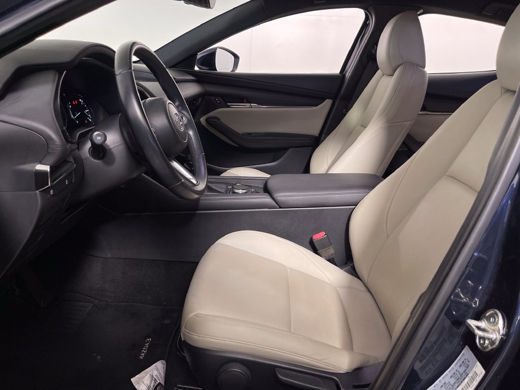 Used 2019 MAZDA MAZDA3 Hatchback FWD image 12