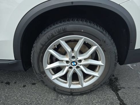 Used 2021 BMW X5 xDrive40i w/ Premium Package 3 AWD/4WD image 18