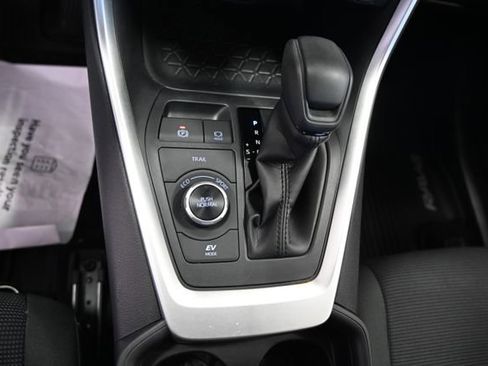 Used 2020 Toyota RAV4 LE w/ All Weather Liner Package AWD/4WD image 20