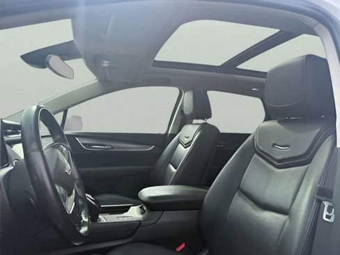 Used 2018 Cadillac XT5 Luxury w/ LPO, Black Ice Package image 18