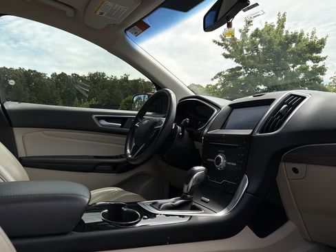 Used 2018 Ford Edge Titanium w/ Technology Package FWD image 6