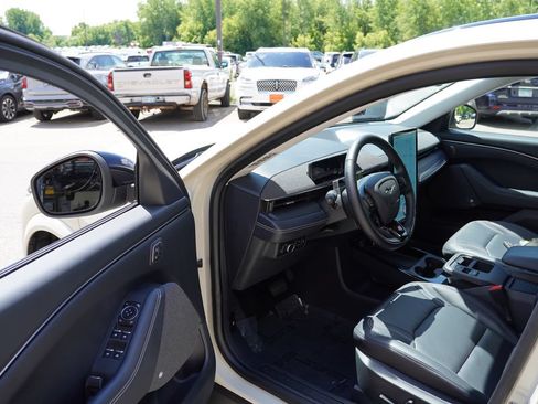 Used 2025 Ford Mustang Mach-E Premium AWD/4WD image 15