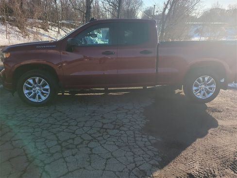 Used 2020 Chevrolet Silverado 1500 Custom w/ Custom Value Package image 7