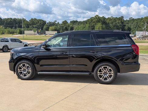 Used 2025 Ford Expedition Active AWD/4WD image 5