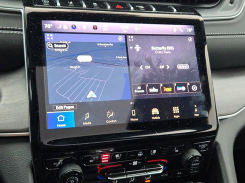 Used 2025 Jeep Grand Cherokee Limited w/ Luxury Tech Group II image 28