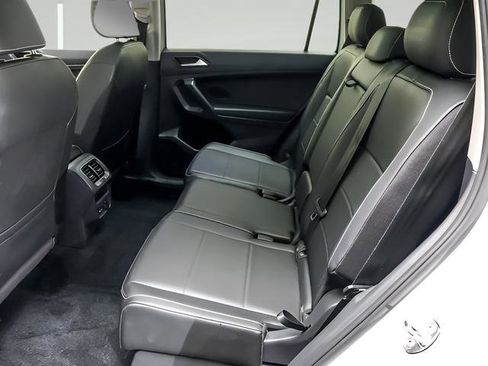 Used 2021 Volkswagen Tiguan SEL AWD/4WD image 11