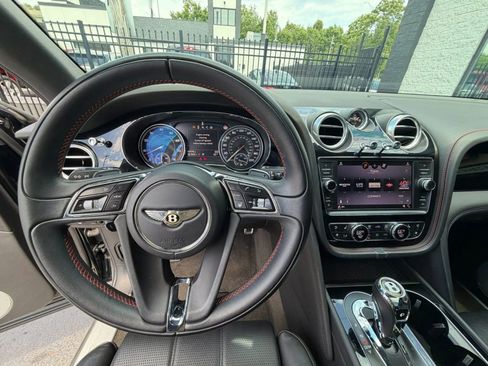 Used 2020 Bentley Bentayga AWD/4WD image 35