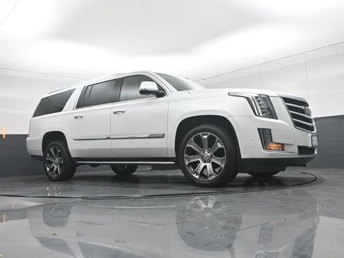 Used 2019 Cadillac Escalade ESV Luxury AWD/4WD image 66