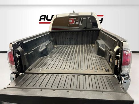 Used 2021 Toyota Tacoma TRD Off-Road w/ Technology Package AWD/4WD image 24