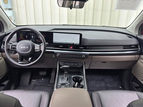 Used 2025 Kia Carnival FWD image 12