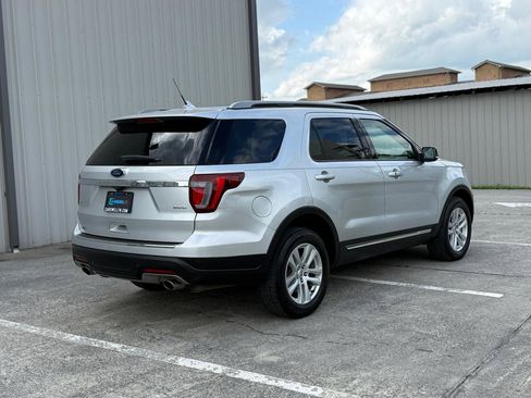 Used 2018 Ford Explorer XLT w/ Equipment Group 202A AWD/4WD image 5