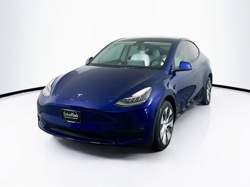 Used 2022 Tesla Model Y Long Range image 3