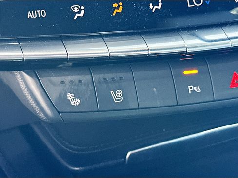 Used 2025 Cadillac XT4 Premium Luxury image 20