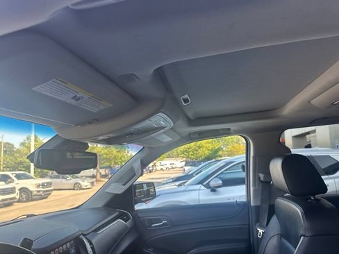 Used 2018 Chevrolet Suburban LT RWD image 9