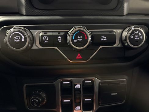 Used 2020 Jeep Gladiator Sport w/ Quick Order Package 24S image 22