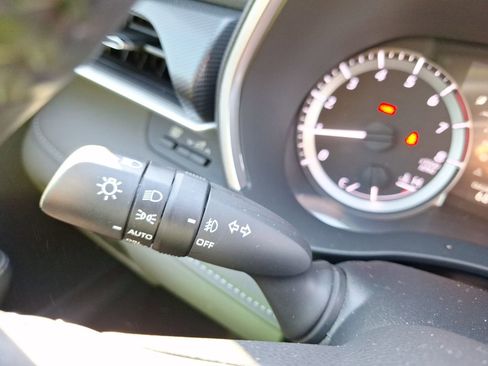 Used 2024 Toyota Highlander LE image 23