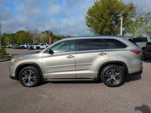 Used 2016 Toyota Highlander XLE image 3