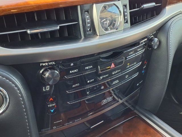 Used 2018 Lexus LX 570 4WD w/ Luxury Package image 13