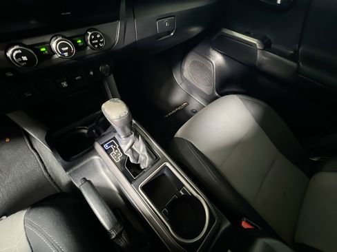Used 2020 Toyota Tacoma TRD Sport RWD image 26
