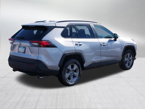 Used 2022 Toyota RAV4 LE image 7