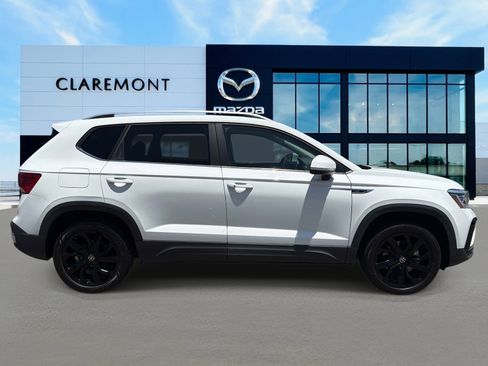 Used 2022 Volkswagen Taos SEL w/ Panoramic Sunroof Package FWD image 4