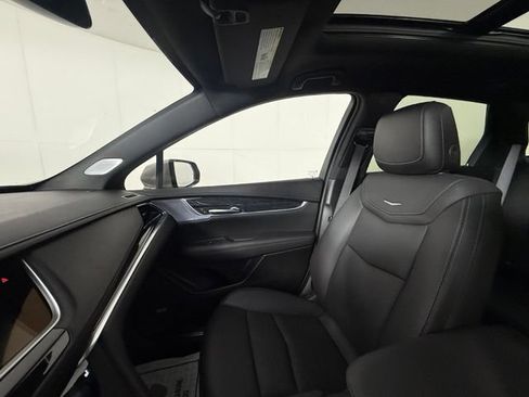 Used 2023 Cadillac XT5 Premium Luxury w/ LPO, Floor Liner Package AWD/4WD image 18