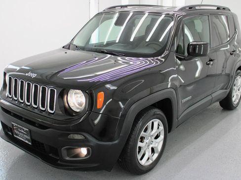 Used 2017 Jeep Renegade Latitude FWD image 4