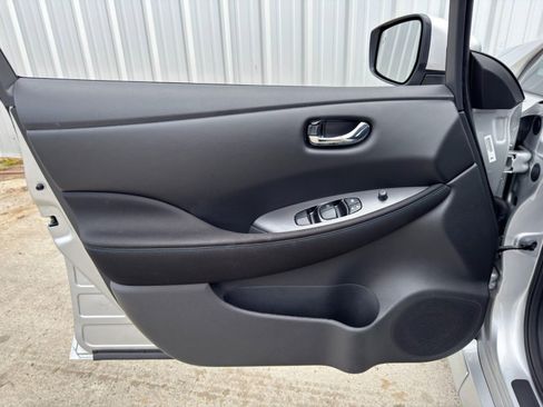 Used 2023 Nissan Leaf S image 34