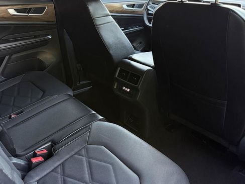 Used 2024 Volkswagen Atlas SE AWD/4WD image 41