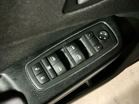 Used 2016 Dodge Charger SE w/ Popular Equipment Group image 18