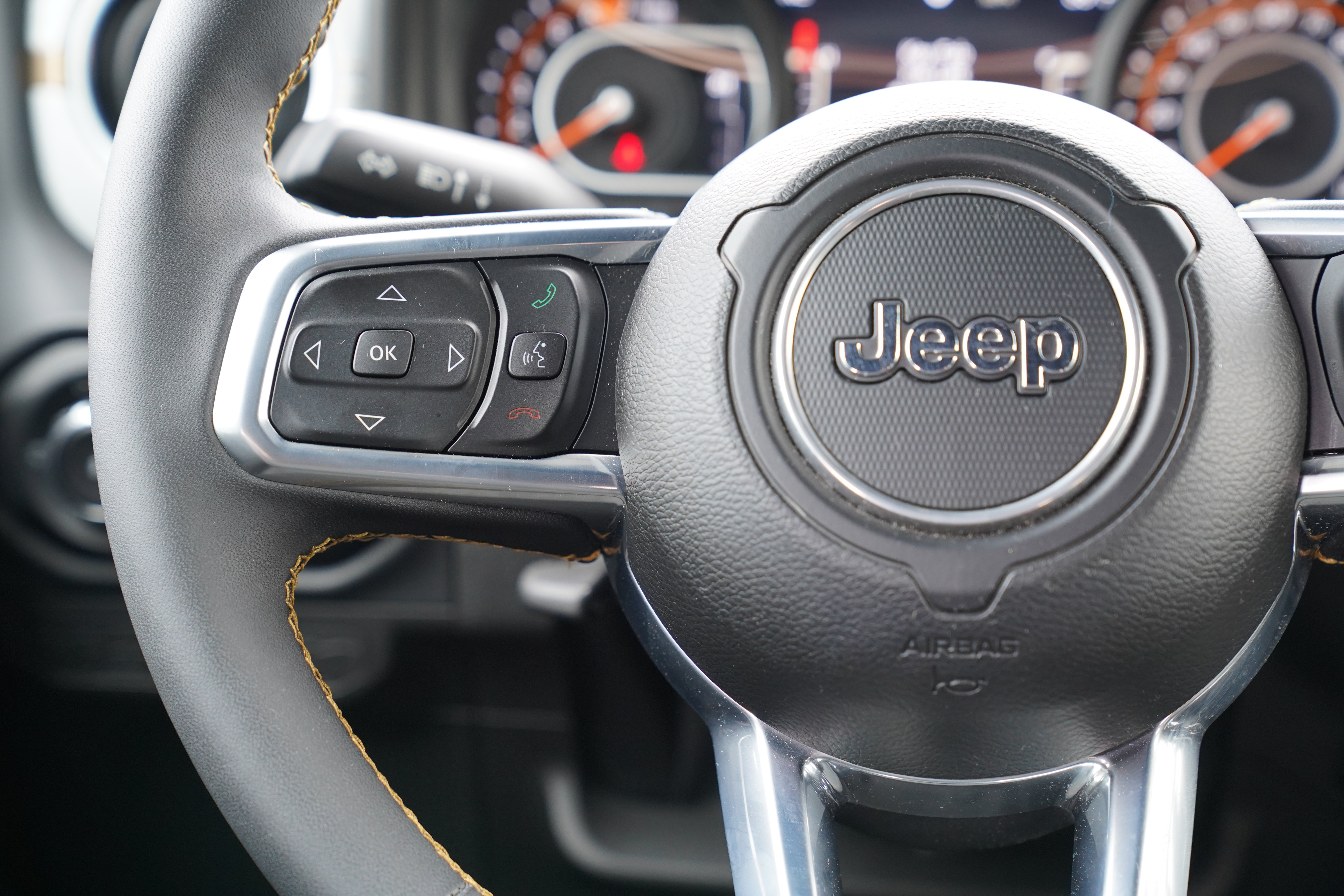 Used 2024 Jeep Wrangler Unlimited Sahara w/ Technology Group AWD/4WD image 17