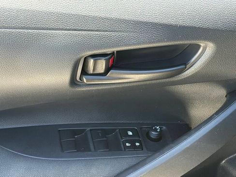 Used 2025 Toyota Corolla LE FWD image 6