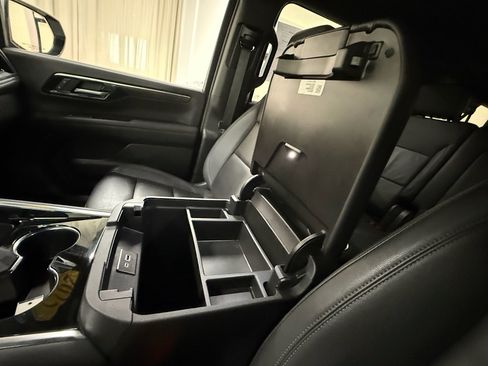 Certified 2025 Chevrolet Suburban Z71 AWD/4WD image 40